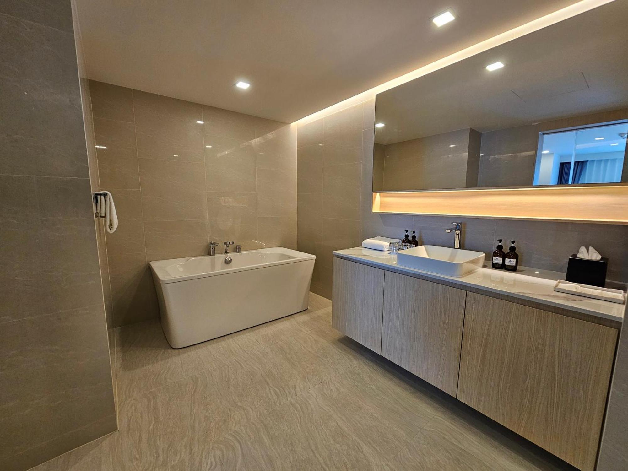 Duplex In A 5 Star La * Phuket